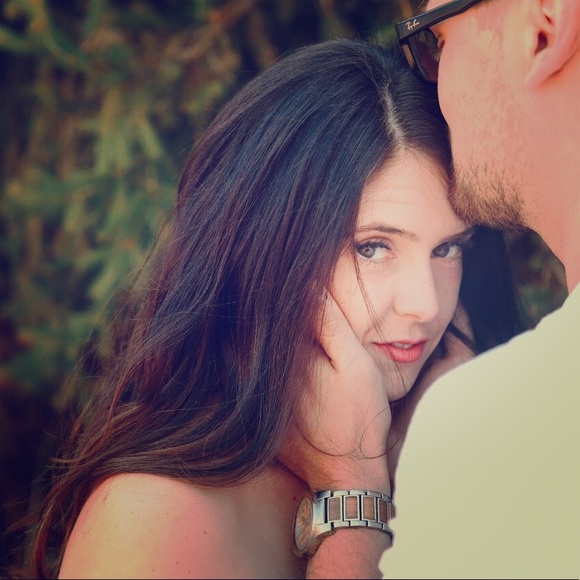 Meet your Posher, Lauren - Picture 3 of 4